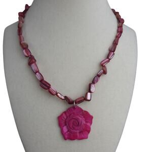 Carved Mother of Pearl Shell Flower Pendant Necklace Pink Shell Beads Vtg Y2K